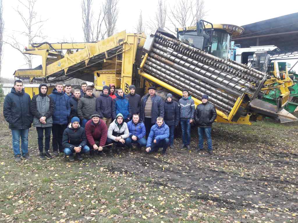 Вивчення нової зарубіжної сільськогосподарської техніки студентами Охтирського коледжу СНАУ