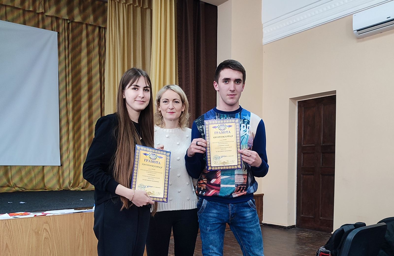 Конкурсно-розважальна програма до Дня Святого Валентина