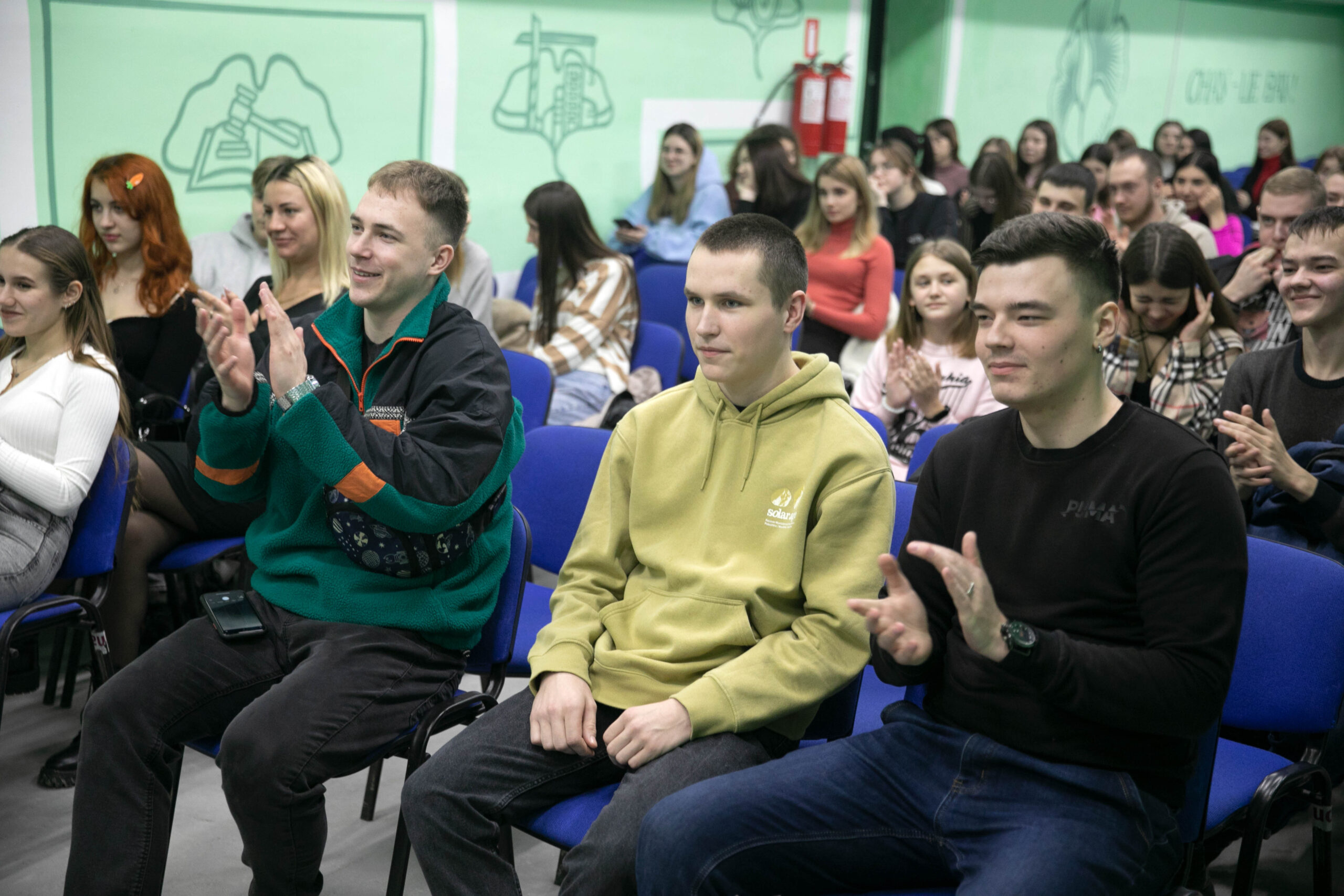 ХЛОПЦІ ЧИ ДІВЧАТА: ХТО ГОЛОВНИЙ У СНАУ?