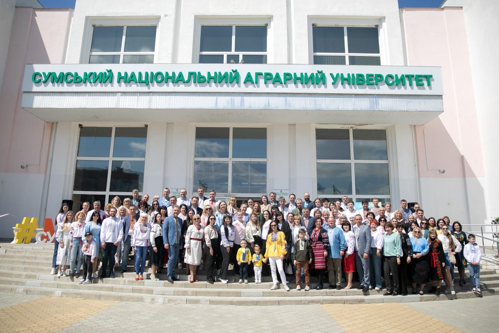 Традиції крізь віки: колектив СНАУ відзначив День вишиванки