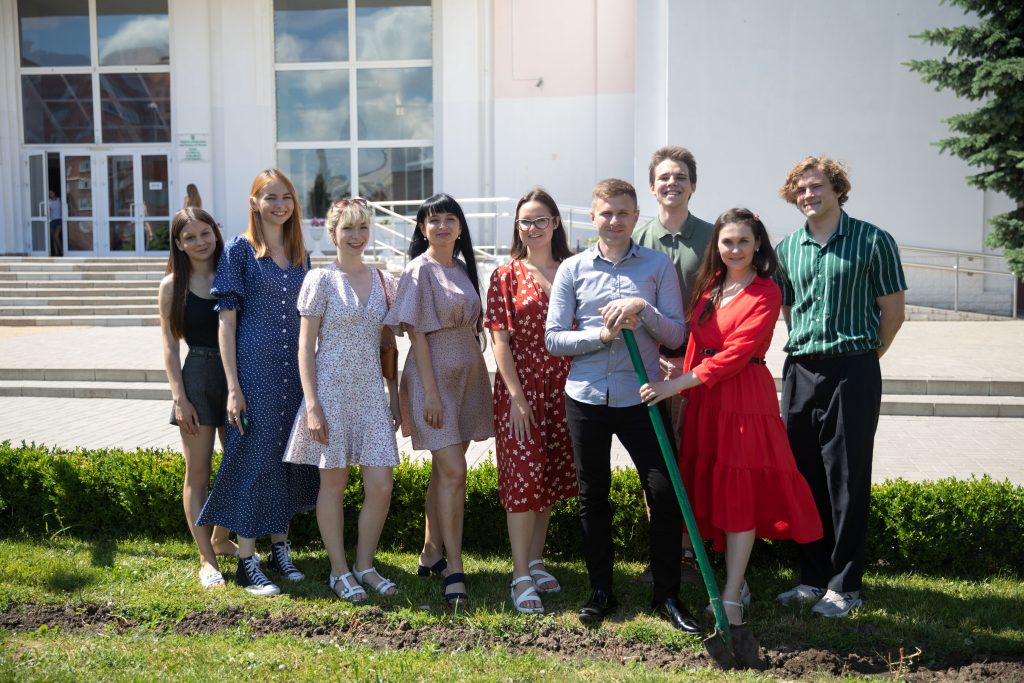 Квітни! Допомагай! Перемагай!